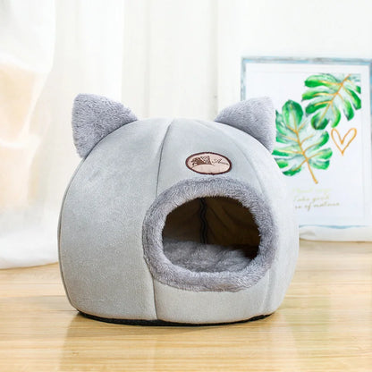 Cozy Winter Cat Bed